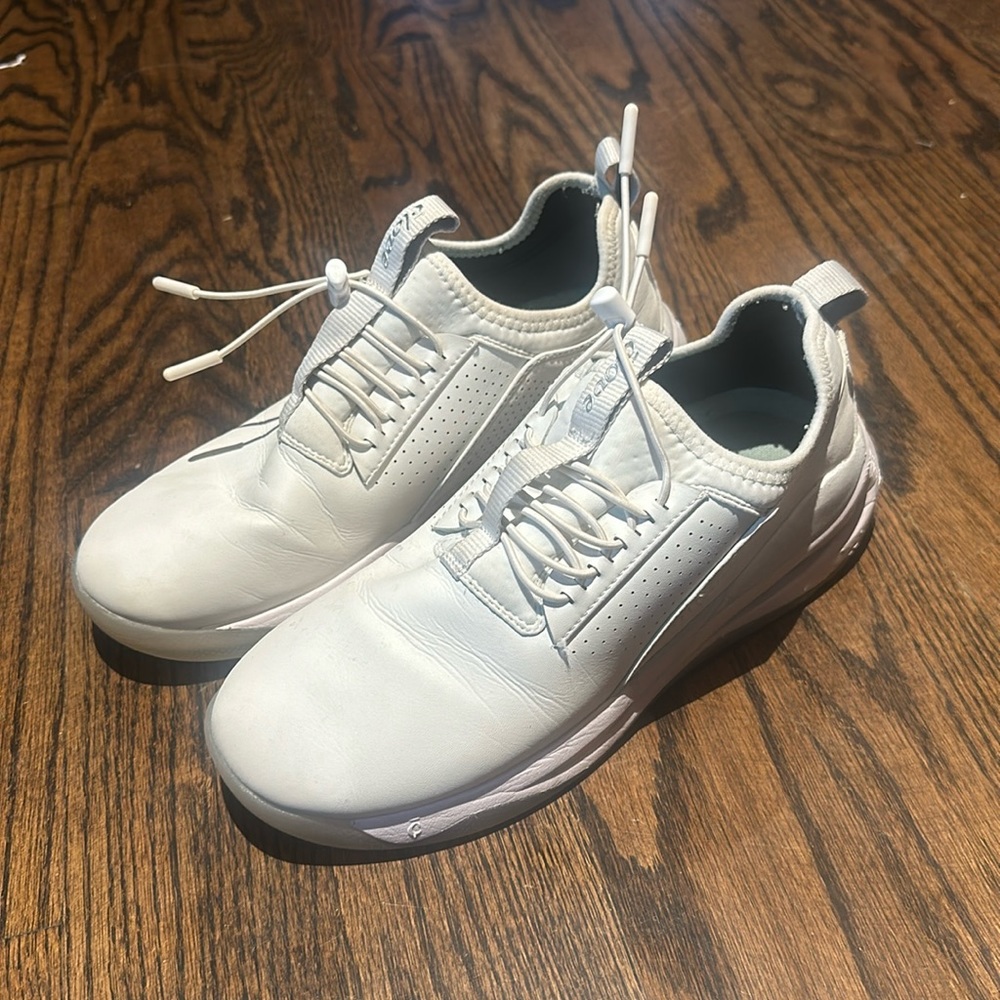 Clove Sneakers
